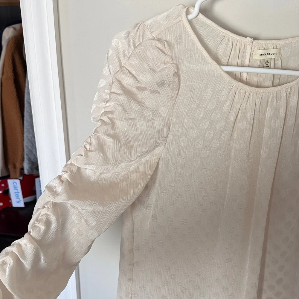 Max Studio Cream Textured Ruffle-Sleeve Blouse - Picture 3 of 4